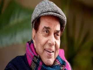 ধর্মেন্দ্রর প্রয়াণে বলিউডে শোকের ছায়া, অমিতাভ বচ্চন, আমির খানসহ তারকারা পবন হংস শ্মশানে উপস্থিত। আবেগঘন করন জোহর, করিনা, অনন্যাও শেষ শ্রদ্ধা জানান। ধর্মেন্দ্রর প্রয়াণে বলিউডে শোকের ছায়া, অমিতাভ বচ্চন, আমির খানসহ তারকারা পবন হংস শ্মশানে উপস্থিত। আবেগঘন করন জোহর, করিনা, অনন্যাও শেষ শ্রদ্ধা জানান।