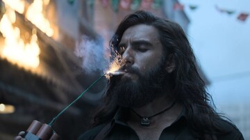 স্বামীকে খল হিসেবে দেখালে ব্যবস্থা নেবেন,ধুরন্ধর টিমকে হুশিয়ারি চৌধুরী আসলামের স্ত্রীর