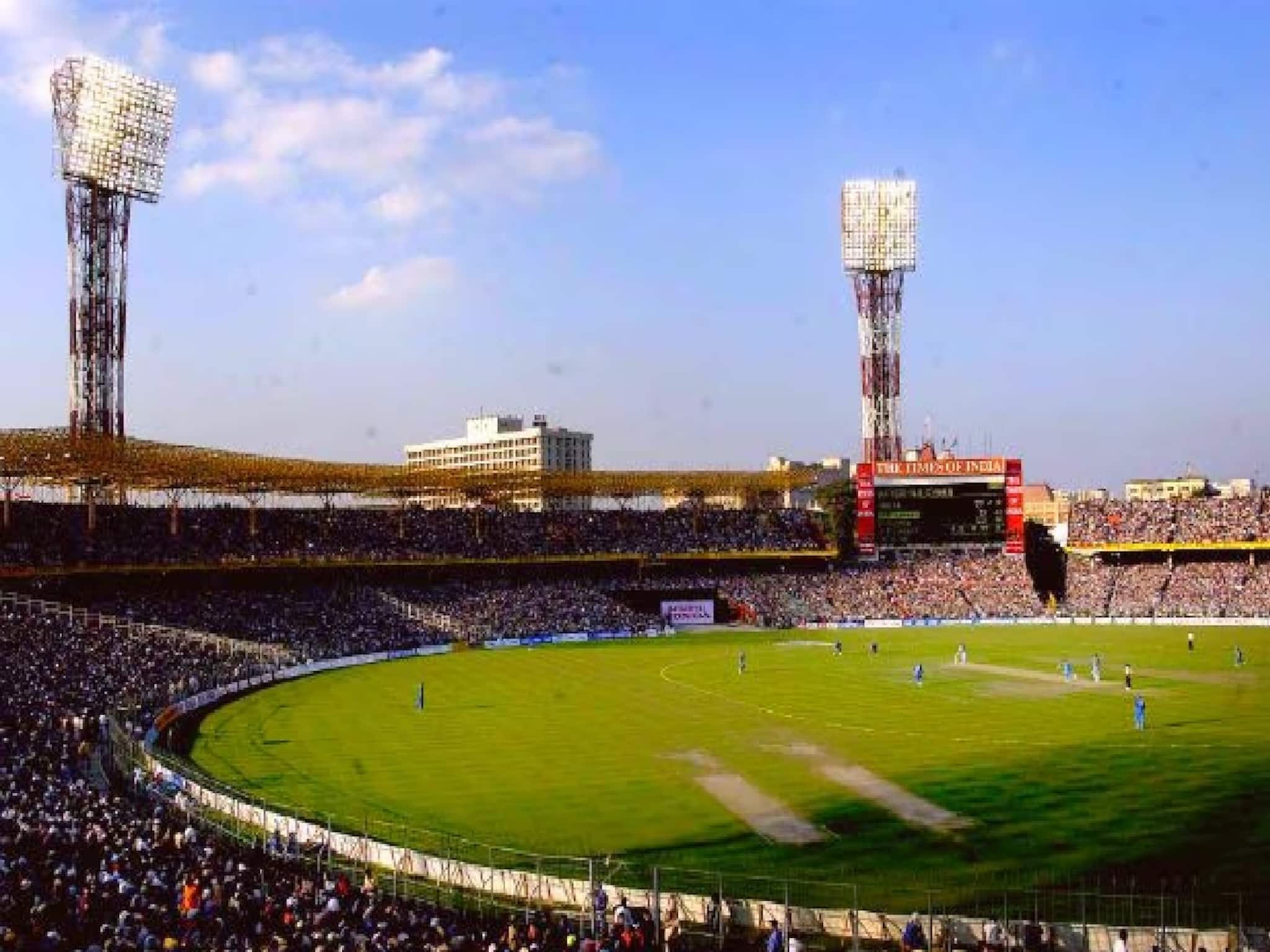 বিশ্বকাপের ম্যাচ দেখতে গিয়ে বিপত্তি! ইডেনে বল লেগে আহত বেহালার মহিলা বিশ্বকাপের ম্যাচ দেখতে গিয়ে বিপত্তি! ইডেনে বল লেগে আহত বেহালার মহিলা