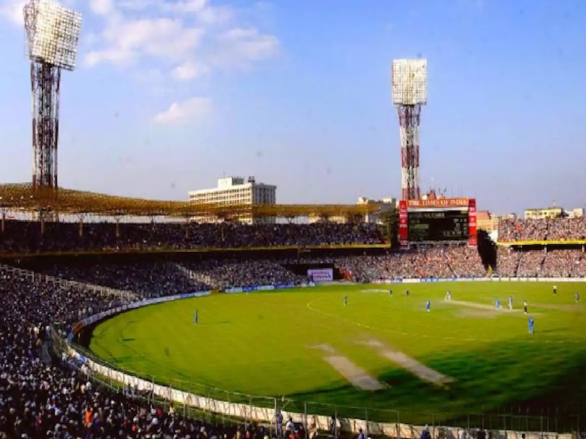 ২০১৬ সালের টি-টোয়েন্টি বিশ্বকাপ এবং ২০২৩ সালের ওয়ানডে বিশ্বকাপেও, ওয়াংখেড়ে স্টেডিয়াম ভারতের সেমিফাইনাল ম্যাচের আয়োজক হিসেবে খেলেছিল, যেখানে ২০১১ সালে, মহারাষ্ট্রের রাজধানীর আইকনিক স্টেডিয়াম ওয়ানডে বিশ্বকাপের ফাইনাল আয়োজন করেছিল। মুম্বই এবং আহমেদাবাদ ছাড়াও, দিল্লি, চেন্নাই এবং কলকাতা ভারতের পর্বের আয়োজন করবে, যেখানে শ্রীলঙ্কার তিনটি স্থানেও ম্যাচগুলি অনুষ্ঠিত হবে।