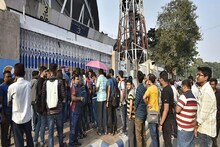 অপেক্ষার শেষে ইডেনে টেস্ট, হুড়মুড়িয়ে বিক্রি হচ্ছে টিকিট, ইডেনের বাইরে বড় ভিড়