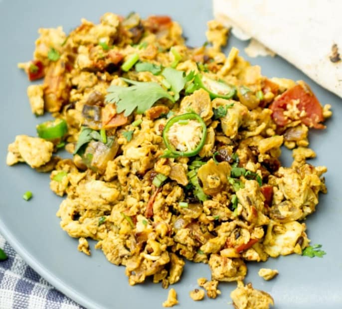 শীতকালে ডিম খাওয়া স্বাস্থ্যের জন্য খুবই উপকারী। ডিম দ্রুত এবং সহজে তৈরি এবং স্বাদে অসাধারণ। আপনি যদি আমিষভোজী হন এবং তাড়াহুড়ো করে স্বাস্থ্যকর এবং সুস্বাদু কিছু চান, তাহলে ডিম ভুরজি নিখুঁত। 