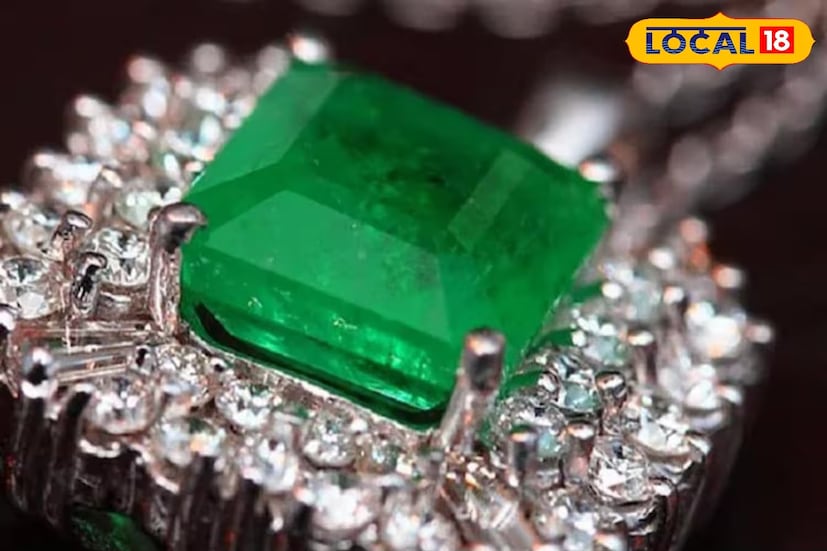 মিথুন (Gemini): মিথুন রাশির অধীনে জন্মগ্রহণকারীদের নিয়ন্ত্রণ করেন বুধ। পান্না বুধের রত্ন এবং যাঁরা এই মূল্যবান রত্নপাথর পরিধান করেন তাঁরা শুভ ফল পান। এটি তাঁদের চিন্তা-চেতনার সমৃদ্ধিতে সহায়তা করে। উদ্বেগজনিত ব্যাধি সৃষ্টিকেও নিয়ন্ত্রণ করে পান্না। এই রত্ন পরিধান করলে দৃষ্টিশক্তি তীক্ষ্ণ হয়, মস্তিষ্ক কার্যকরী হয়, পাশাপাশি মনে আসা যে কোনও সন্দেহ দূর করতে সাহায্য করে এই গ্রহরত্ন।