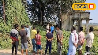 এলাকা ঘিরে ফেলেছে পুলিশ।