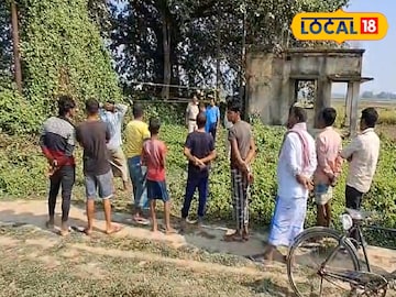 এলাকা ঘিরে ফেলেছে পুলিশ।