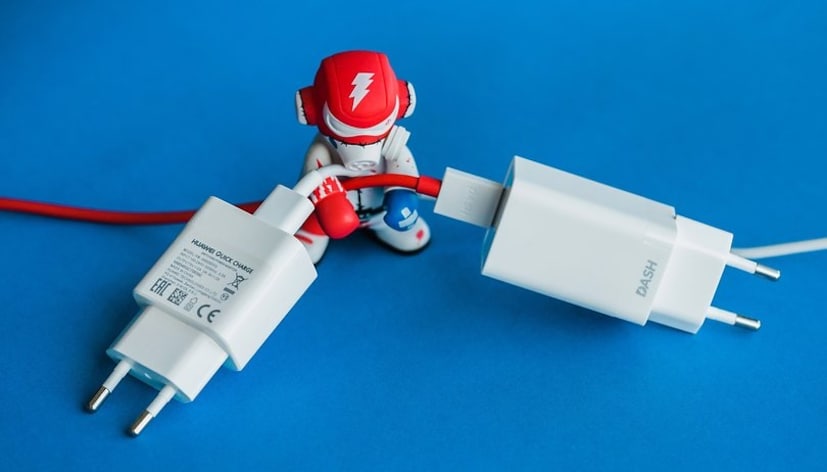 চার্জার আসল কী নকল তা যেভাবে বোঝা যাবে: গুগল প্লে স্টোর বা অ্যাপল অ্যাপ স্টোর থেকে BIS CARE অ্যাপটি ডাউনলোড করতে হবে চার্জারে ISI চিহ্ন বা R-নম্বরটি শনাক্ত করতে হবে অ্যাপে নম্বরটি লিখতে হবে এবং ভেরিফাই-তে ট্যাপ করতে হবে অ্যাপটি চার্জার আসল না কি নকল সেই তথ্য দিয়ে দেবে