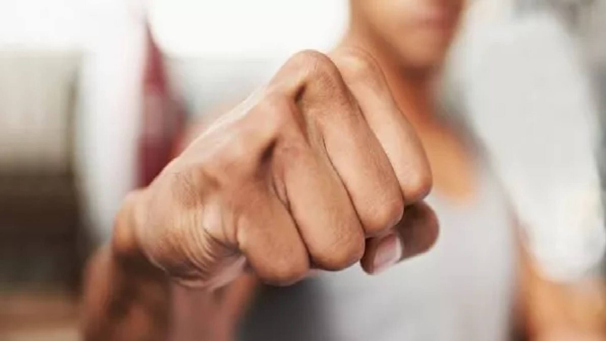 হাত মুঠো করার ধরনেই লুকিয়ে আছে আপনার আসল চরিত্র! আঙুলের ভাঁজ দেখে জানুন, আপনি কেমন মানুষ