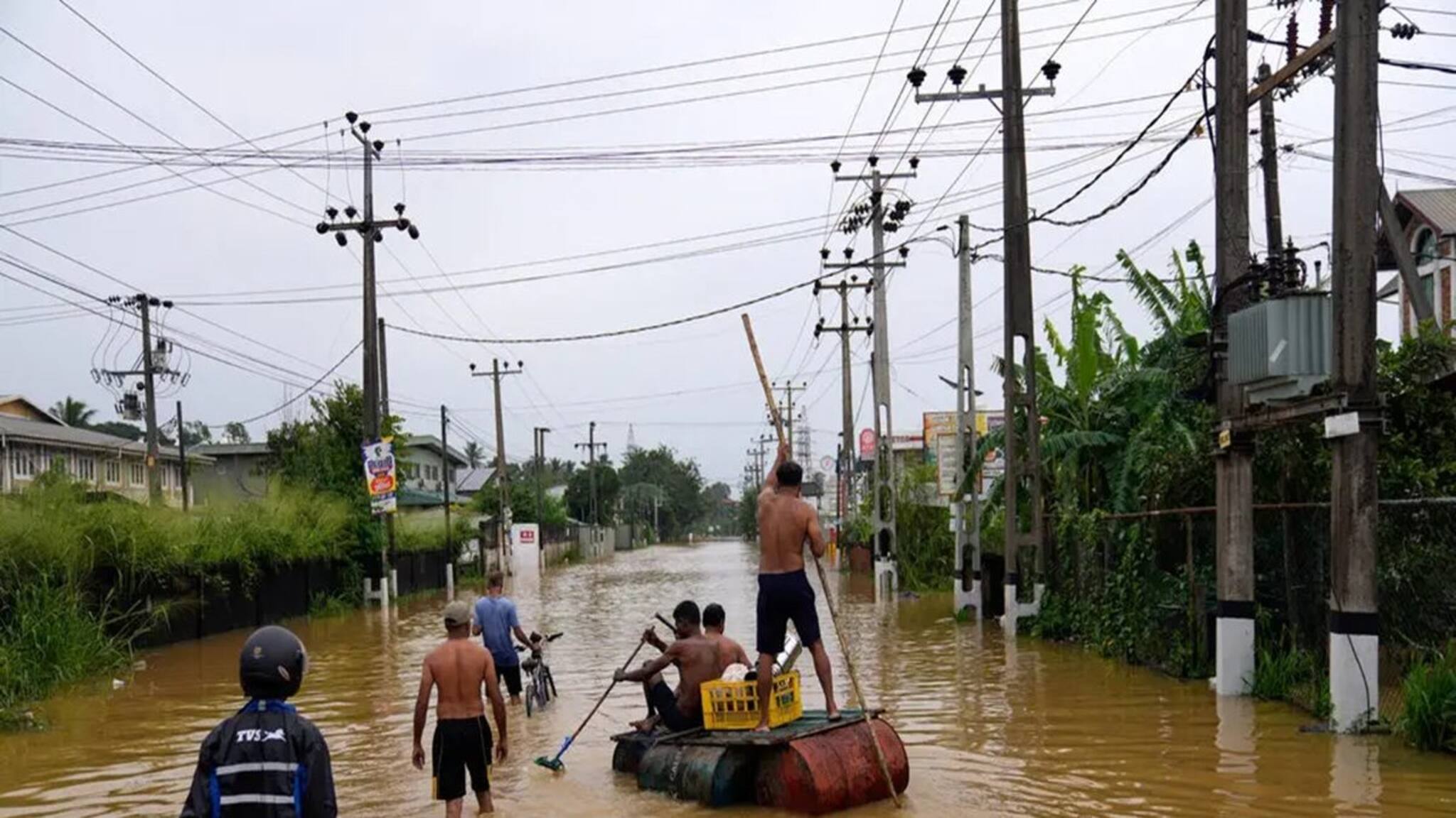 Srilanka Flood: ভয়ঙ্কর বিপর্যয়ের মুখে শ্রীলঙ্কা! হঠাৎ ঘটা প্রাকৃতিক দুর্যোগে মৃত্যু ১৫৩ জনের!