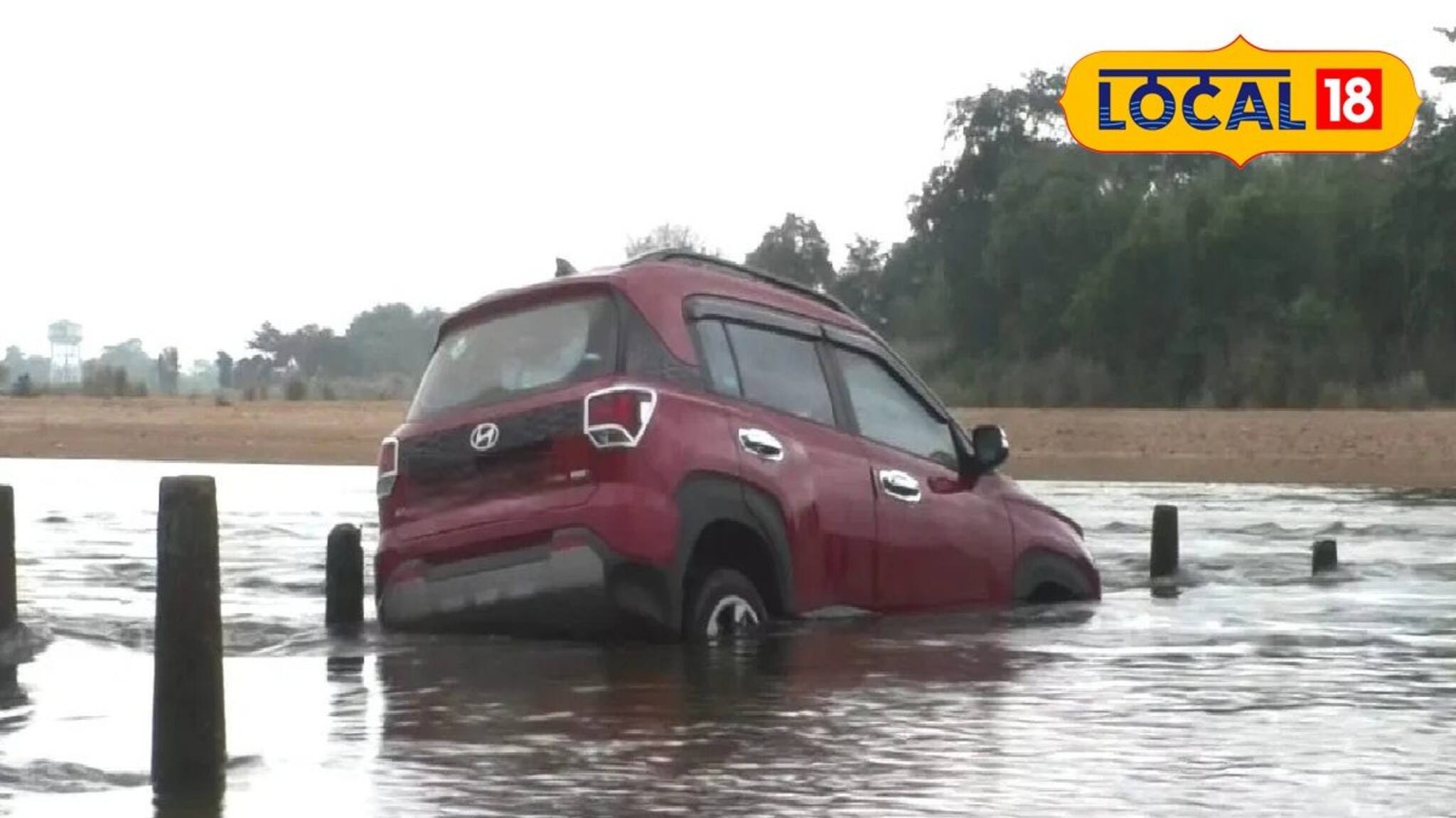 শর্টকাট খুঁজতে গিয়ে একী কাণ্ড! জলে ভাসল শখের চারচাকা গাড়ি, কী হল যাত্রীদের