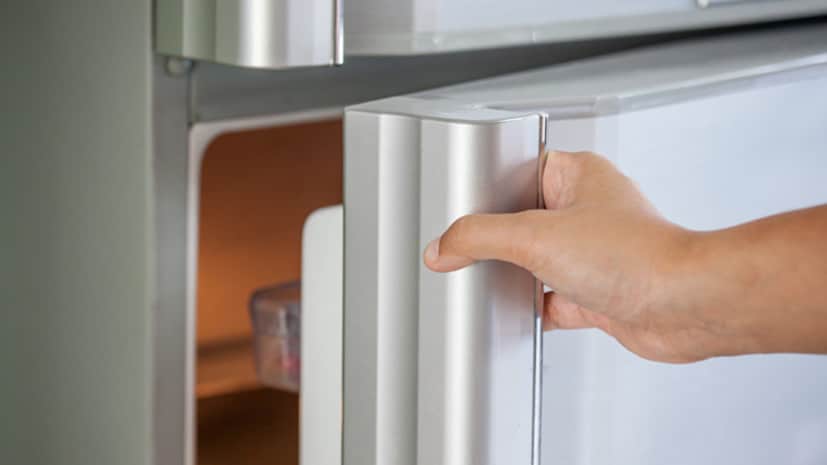 এটি করলে, রাবার নিমেষের মধ্যে পরিষ্কার হয়ে যাবে। আর এই ভাবে রাবার পরিষ্কার রাখার করার মাধ্যমে আপনি অনেক ধরণের রোগের ঝুঁকি থেকেও রক্ষা পাবেন।