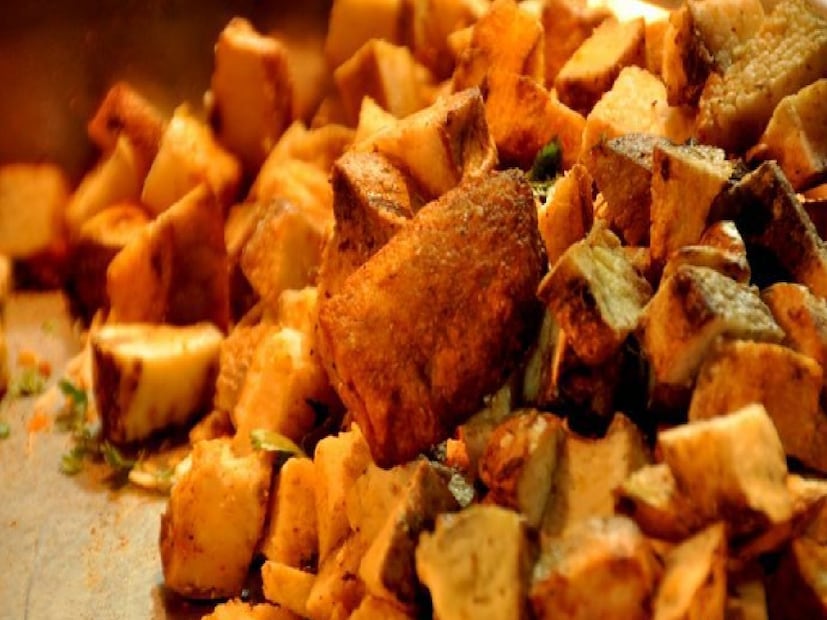 *মাটির নিচে জন্মানো গারাডুর স্বাদ এবং স্বাস্থ্যগত উপকারিতা উভয়ের জন্যই অত্যন্ত বিশেষ বলে বিবেচিত হয়। মধ্যপ্রদেশের খারগোন-সহ নিমার অঞ্চলের মানুষ সারা বছর ধরে গারাডুর জন্য অপেক্ষা করে। শীত শুরু হওয়ার সঙ্গে সঙ্গে গারাডুর সুবাস রাস্তাঘাট এবং বাজারে ছড়িয়ে পড়ে।