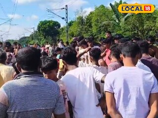 দুর্ঘটনাস্থলে ভিড়