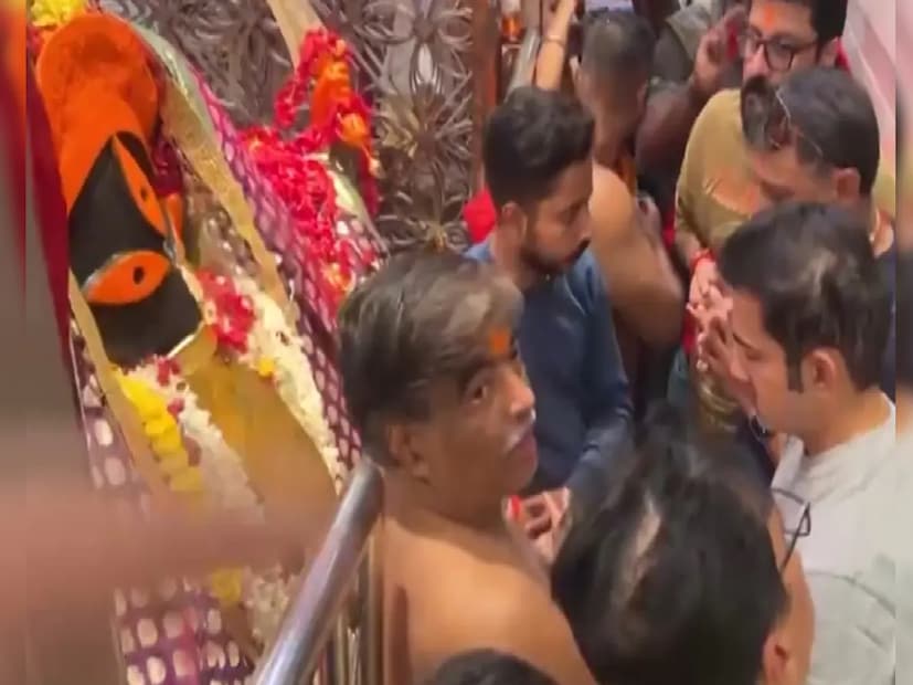 পুলিশ সূত্র জানিয়েছে যে ভারতীয় ও দক্ষিণ আফ্রিকান দলের থাকার ব্যবস্থা করা হোটেলগুলিতেও কড়া নজরদারি চলছে, অন্যদিকে বর্ধিত হুমকির কারণে ভারতের প্রধান কোচ গৌতম গম্ভীরের কালীঘাট মন্দিরে প্রস্তাবিত সফর পিছিয়ে দেওয়া হতে পারে।