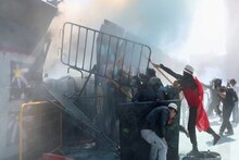 মেয়রকে প্রকাশ্যে হত্যা, আরও একটা জেন জেড আন্দোলন! উত্তর আমেরিকার দেশে জটিল হচ্ছে পরিস্থিতি