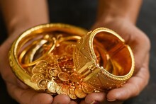 Gold Price | বেড়েই চলেছে দাম! আজ ৫ লক্ষ টাকার সোনা কিনলে ২০৩০ সালে তার দাম কত হবে? বিনিয়োগের আগে জেনে নিন