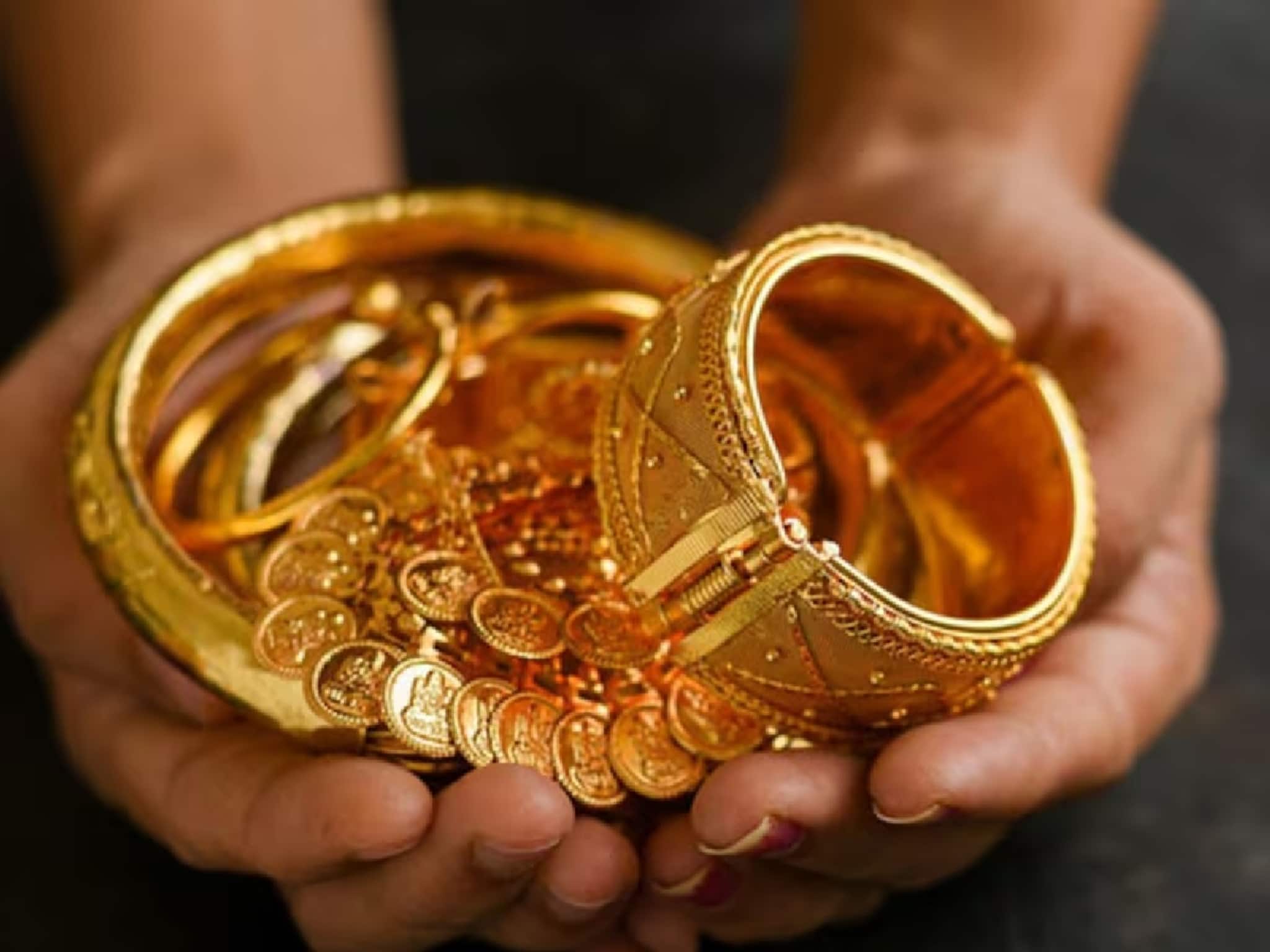 Gold Price | বেড়েই চলেছে দাম! আজ ৫ লক্ষ টাকার সোনা কিনলে ২০৩০ সালে তার দাম কত হবে? বিনিয়োগের আগে জেনে নিন