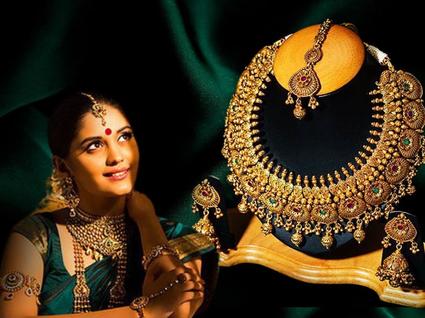 বিশ্লেষকদের মতে, মার্কিন অর্থনীতির সুদের হার কমানো না হলে সোনার দাম কিছুদিন স্থিতিশীল বা নিম্নমুখী থাকতে পারে। তবে দীর্ঘমেয়াদে সোনা সবসময়ই নিরাপদ বিনিয়োগ হিসেবে বিবেচিত।