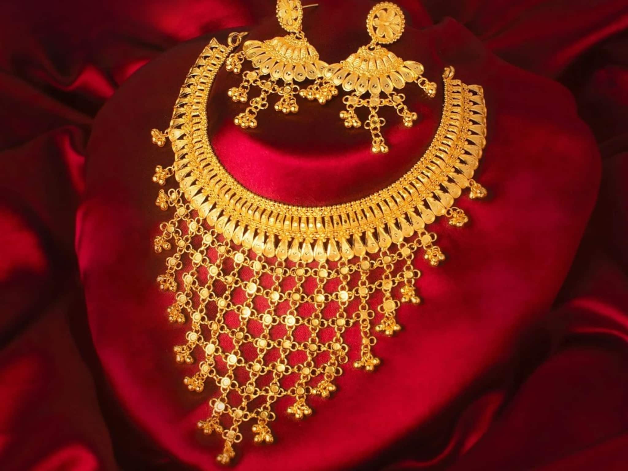 Huge Fall In Gold Price: বিনিয়োগের দুর্দান্ত সুযোগ, রেকর্ড সর্বোচ্চ দাম থেকে সোনা ১১% এবং রুপো ১৬% কমেছে, বিশেষজ্ঞরা পতনের কারণ ব্যাখ্যা করেছেন