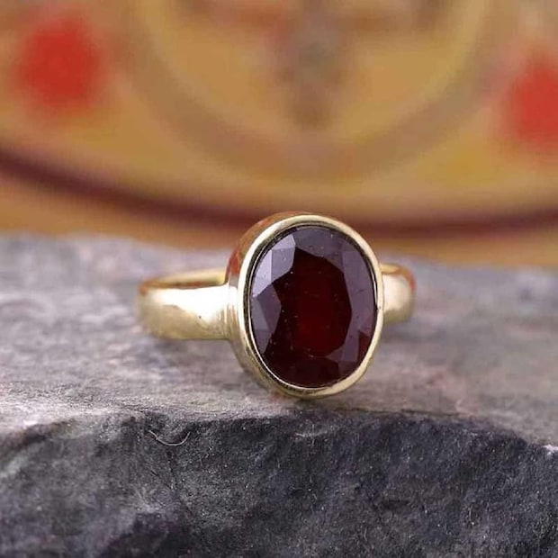  রাহুর রত্ন গোমেদ। এটা চারটি নির্দিষ্ট রাশিচক্রের জন্য দুর্ভাগ্য আনতে পারে বলে বলা হয়। এটি স্বাস্থ্য, আর্থিক অবস্থা এবং ব্যক্তিগত জীবনে সমস্যার সৃষ্টি করতে পারে।