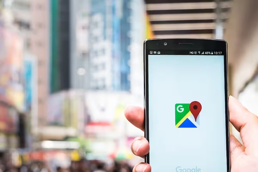 কেউ যদি দুর্বল নেটওয়ার্ক সংযোগের এলাকায় ভ্রমণ করেন বা বাস করেন, তাহলে Google Maps-এর Offline Maps খুবই সহায়ক হতে পারে। কেবল আগে থেকে Google Maps ডাউনলোড করতে হবে, এর পর কোনও চিন্তা ছাড়াই ভ্রমণ উপভোগ করা যেতে পারে