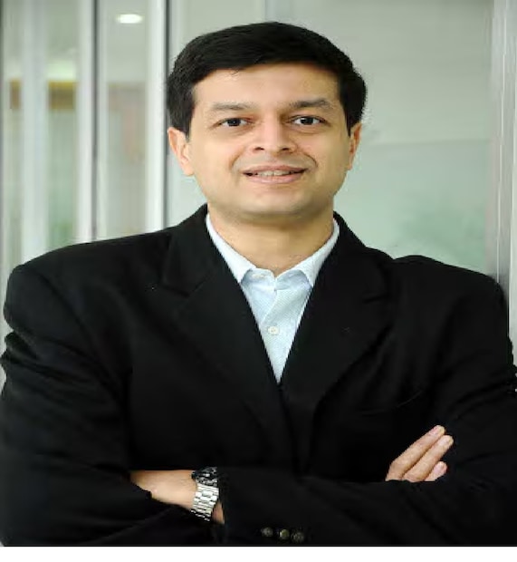 হর্ষ চিতলে: ব্যবসায়িক নেতৃত্বের পরিচিত নাম এবং এইচসিএল ইনফোসিস্টেমস-এর প্রাক্তন সিইও। বৃহৎ ডিজিটাল পরিবর্তন ও প্রযুক্তিগত উন্নয়ন উদ্যোগ পরিচালনার জন্য পরিচিত।