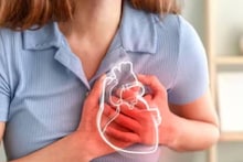 হার্টের জন্য ক্ষতিকর ময়দা, ভাজাভুজি মিলিয়ে ৬ রকম খাবার! পাত থেকে বাদ দিলে কমবে হার্ট অ্যাটাকের ঝুঁকি, জানুন চিকিৎসকের পরামর্শ