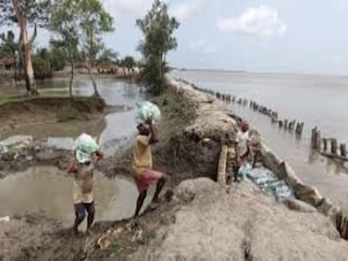 বজবজে হুগলি নদীর বাঁধ 