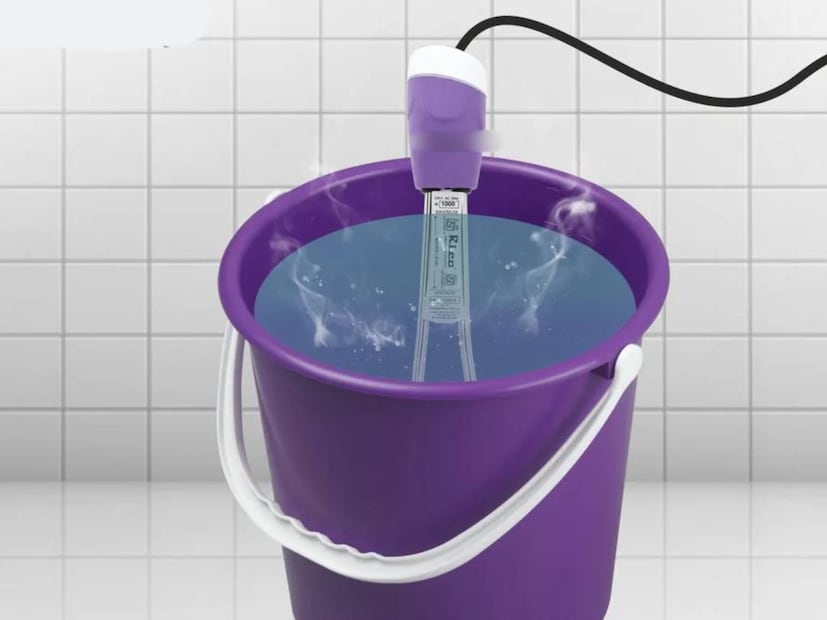 হাইড্রোজেন পারক্সাইড: ২ লিটার জলে ৫-৬ চামচ হাইড্রোজেন পারক্সাইড মিশিয়ে একটি মিশ্রণ তৈরি করুন। এই মিশ্রণে রডকে কিছু সময়ের জন্য ডুবিয়ে রাখুন। এই মিশ্রণ সাদা স্তর সরাতে সাহায্য করে। রডকে মিশ্রণ থেকে বের করে পরিষ্কার জলে ধুয়ে নিন৷ হাইড্রোজেন পারক্সাইড: ২ লিটার জলে ৫-৬ চামচ হাইড্রোজেন পারক্সাইড মিশিয়ে একটি মিশ্রণ তৈরি করুন। এই মিশ্রণে রডকে কিছু সময়ের জন্য ডুবিয়ে রাখুন। এই মিশ্রণ সাদা স্তর সরাতে সাহায্য করে। রডকে মিশ্রণ থেকে বের করে পরিষ্কার জলে ধুয়ে নিন৷ 