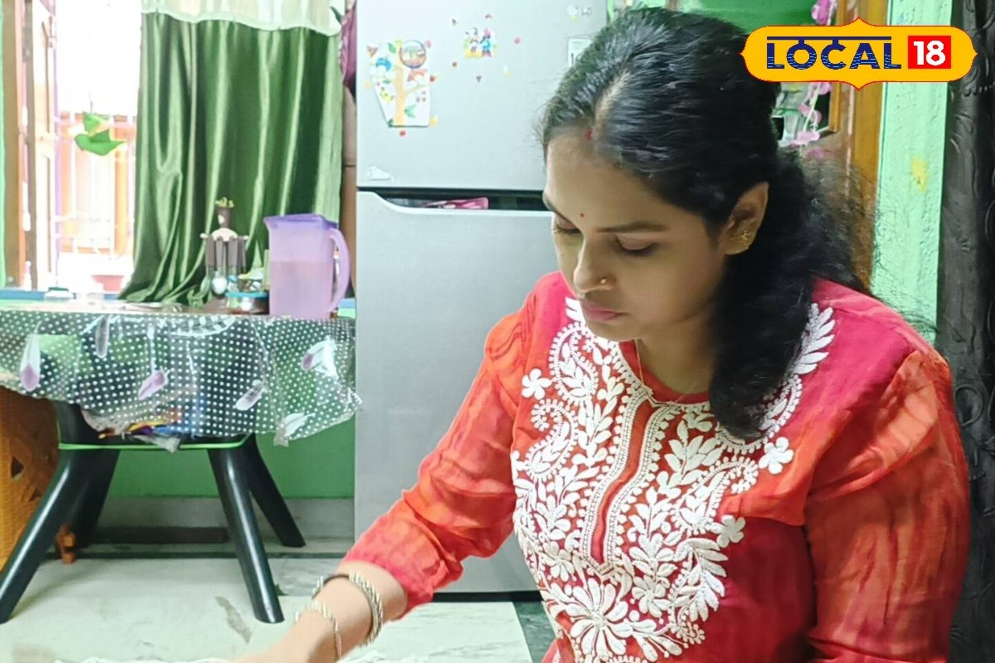 হলদিয়ার গৃহবধূর দুর্দান্ত বিজনেস আইডিয়া! পুজোর ফেলে দেওয়া ফুল দিয়ে বানাচ্ছেন সাবান