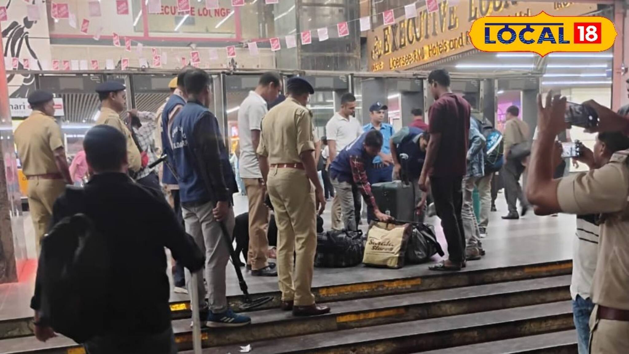 দিল্লিতে বিস্ফোরণের পরেই চরম সতর্কতা! হাওড়া ব্রিজে তল্লাশি, স্টেশন কড়া নিরাপত্তা