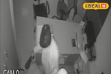 CCTV Footage: সিসি ক্যামেরায় চাঞ্চল্যকর দৃশ্য, হাওড়ায় বাইক শোরুমে দুষ্কৃতী হানা! উধাও কয়েক লক্ষ টাকা, নষ্ট নথি