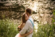 মেয়েদের ৫ মিনিট জড়িয়ে ধরলেই মিলবে ৬০০ টাকা! চিনে ‘ম্যান মাম’ ট্রেন্ডে মাতছে যুবসমাজ!