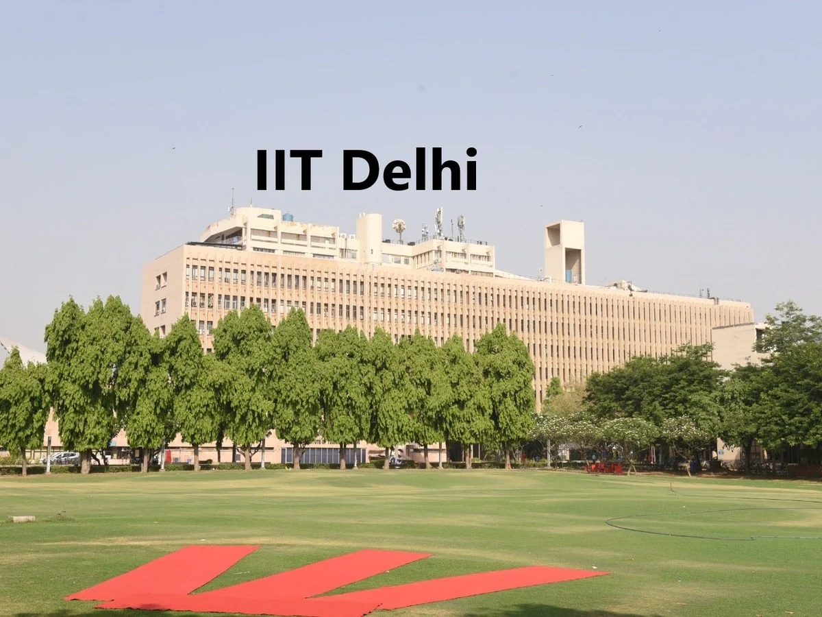 এই মেশিনটিও আইআইটি-র প্রতিভাবান ছাত্ররাই তৈরি করে সাড়া জাগিয়েছেন। নিজেরাই বাজারে গিয়ে বিভিন্ন উপকরণ সংগ্রহ করে IIT-তে নিয়ে এসে তা দিয়ে এই বিশেষ যন্ত্র তৈরি করে ফেলেন ওই ছাত্ররা। যন্ত্রটি তৈরি করতে প্রায় দুই থেকে তিন মাস কঠোর পরিশ্রম করতে হয়েছে তাঁদের।