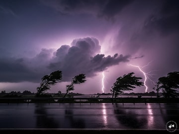 এখনও রোদের দেখা নেই! সপ্তাহান্তে বজ্রবিদ্যুৎ-সহ বিক্ষিপ্ত বৃষ্টি কোন কোন জেলায়? এখনও রোদের দেখা নেই! সপ্তাহান্তে বজ্রবিদ্যুৎ-সহ বিক্ষিপ্ত বৃষ্টি কোন কোন জেলায়?