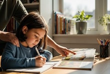 ফার্স্ট হবে ক্লাসে! সন্তানকে সব সময়ে 'এক নম্বরে' দেখতে চাইলে শেখান কিছু অভ্যাস, জানুন কোনগুলো