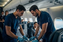 প্লেন ওড়ার ২০ মিনিট পরেই ভয়ঙ্কর কাণ্ড! কেরলের ২ নার্সের বুদ্ধিতে প্রাণ বাঁচল যাত্রীর