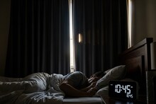 দেরি করে ঘুম থেকে উঠলে কমে যায় শরীরের ভিটামিন ডি! বিশেষজ্ঞরা জানাচ্ছেন সহজ সমাধান