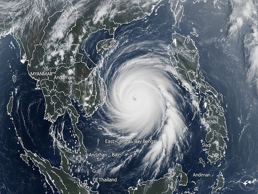 আবহাওয়া দফতরের সূত্রে জানা গিয়েছে, গাল্ফ অফ থাইল্যান্ডের ঘূর্ণাবর্ত ধীরে ধীরে নিম্নচাপে পরিণত হচ্ছে। বর্তমানে এটি উত্তর আন্দামান সাগরের মায়ানমার উপকূলে অবস্থান করছে। আগামী ২৪ ঘণ্টার মধ্যে সিস্টেমটি পূর্ব-মধ্য বঙ্গোপসাগরে প্রবল নিম্নচাপে পরিণত হতে পারে।