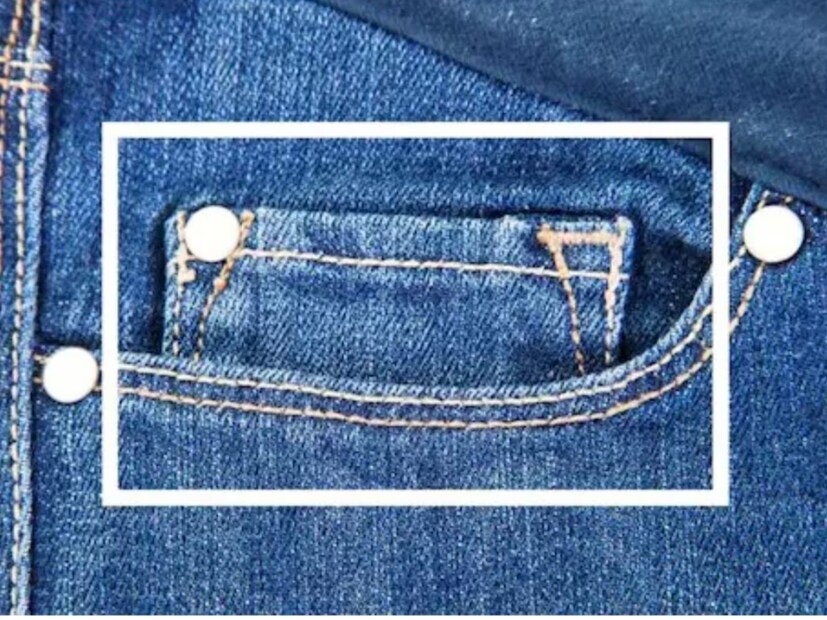 আজ, পকেট ঘড়ির ব্যবহার আর নেই, মোবাইলেই চলে এসেছে ঘড়ি, সেই সঙ্গে বেড়েছে স্মার্টওয়াচের ব্যবহার। তবুও ঐতিহ্যের কথা ভেবে টিকে আছে জিনসের ছোট পকেটটি। 