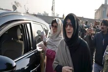 'চুলের মুঠি ধরে রাস্তায় ফেলে...!' পুলিশের বিরুদ্ধে বিস্ফোরক অভিযোগ ইমরান খানের বোনেদের