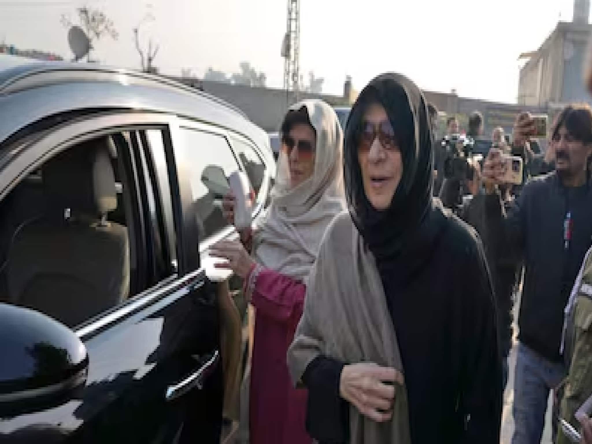 'চুলের মুঠি ধরে রাস্তায় ফেলে...!' পুলিশের বিরুদ্ধে বিস্ফোরক অভিযোগ ইমরান খানের বোনেদের, তদন্তের দাবি