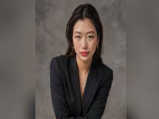 ক্ষোভ উগরে দিলেন সাংহাই বিমানবন্দরে আটকে রাখা ভারতীয় মহিলা! তাঁর পাসপোর্ট নাকি 'অবৈধ'   