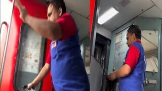 ভারতীয় রেলে OBHS কর্মীর ট্রেন থেকে আবর্জনা ফেলা, ভাইরাল ভিডিওয় বিতর্ক