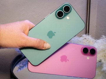 ব্ল্যাক ফ্রাইডে সেলে এমন অফার আর কোথায়! আইফোন ১৬-এর দাম কমেছে ৪০ হাজার টাকারও বেশি।