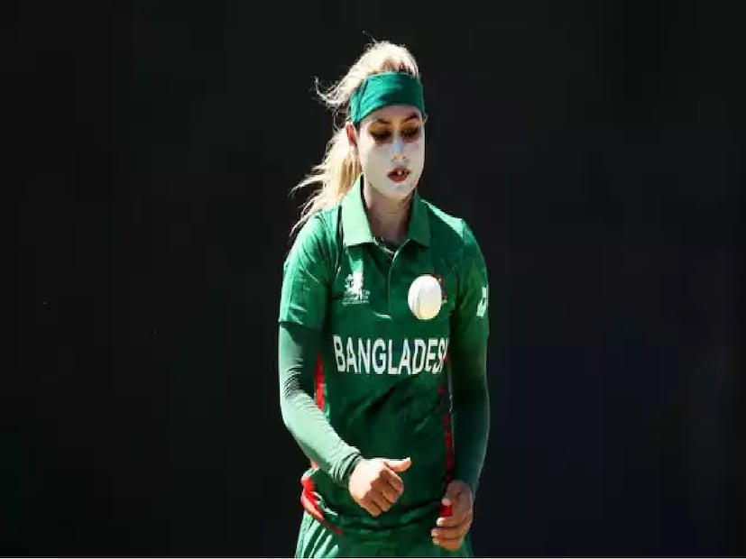 নিজের দুঃসহ অভিজ্ঞতার কথা কাঁদতে কাঁদতে জাহানারা বলেন, জাতীয় দলে থাকাকালীন দিনের পর দিন তাঁকে যৌন নির্যাতনের শিকার হতে হয়েছে। বাংলাদেশ বোর্ডকে লিখিত অভিযোগ দিয়েও কোনও লাভ হয়নি। তারকা বাংলাদেশি ক্রিকেটার বলেন,”নিপীড়নের মাত্রা এমন জায়গায় গিয়েছিল যে মঞ্জুরুল ভাই আমাকে বলতেন, তোমার পিরিয়ডস কবে শেষ হবে? যখন তুমি সেফ হবে তখন আমার সঙ্গে দেখা কোরো। অকারণে আমাদের জড়িয়ে ধরতেন। অশ্লীলভাবে কাঁধে হাত রাখতেন।”