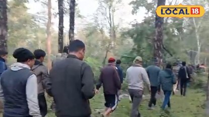 ঘটনাস্থলে ভিড় ঘটনাস্থলে ভিড়