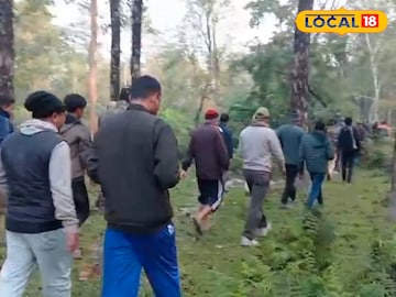 ঘটনাস্থলে ভিড় ঘটনাস্থলে ভিড়