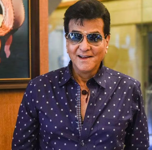 ১০ নভেম্বর, সোমবার মুম্বইয়ে জারিন খানের প্রার্থনা সভায় যোগ দেওয়ার সময় একটি দুর্ঘটনার শিকার হন প্রবীণ বলিউড অভিনেতা জিতেন্দ্র। 