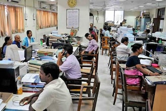 মাসিক বেতন ৫০০০-৬৫০০০ টাকা পর্যন্ত! সরকারি চাকরির বড় সুযোগ জেলাতে!