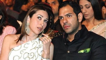 সঞ্জয়ের বিশাল সম্পত্তি নিয়ে এবার করিশ্মার সন্তানরা লড়তে নেমেছে সৎ মায়ের বিরুদ্ধে সঞ্জয়ের বিশাল সম্পত্তি নিয়ে এবার করিশ্মার সন্তানরা লড়তে নেমেছে সৎ মায়ের বিরুদ্ধে